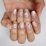 定番モチーフをエレガントに！簡単華やかホワイトクリスマスネイル【ギ☆のセルフネイル