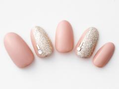 【365日ネイル】仕事納めはやっぱりベージュネイル！ラメの輝き多めで華麗にキメて！ |