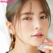 「男顔×ドラマティック」な顔立ちは“くすみ血色チーク”で大人可愛く！ |