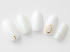 【365日ネイル】忙しいときこそ真っ新な気持ちで！ピュアなホワイトネイルで1週間をスター