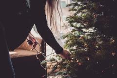 少しの工夫で華やかに♡クリスマスツリーをセンスよく飾るコツ -