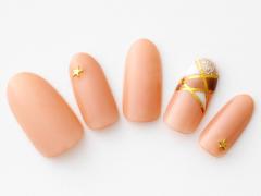 【365日ネイル】ステンドグラス風アートがエレガントなベージュネイル |