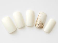 【365日ネイル】‘18年ラストウィーク！オフホワイトのネイルで前向きな気持ちを後押し |