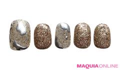 メタリックな雫モチーフに遊び心が光る、ミックス「グリッター」ネイル |