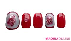 囲みアートが鮮度高め！ まるでブーケのようなアートが目を引く「赤」ネイル |