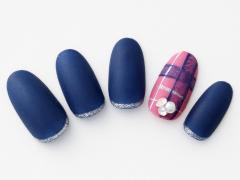 【365日ネイル】銀杏の鮮やかさに負けないネイビー×ピンクネイルの甘辛ネイル |