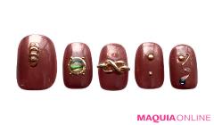 ゴールドアクセのように楽しむ、大人リッチな「チェーン」ネイル |