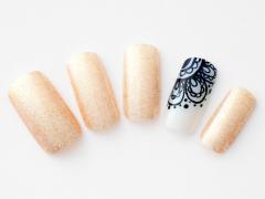 【365日ネイル】大人なクリスマスムードが高まるゴールドラメネイル |