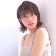 メリハリシルエットの“外ハネウルフボブ”なら、猫っ毛でも気にならないボリュームヘア
