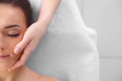 意外とやりがち!?デカ顔を作る5つのNG生活習慣 - ビューティーガール