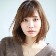 斜め前髪の“ゆるっとボブディ”は、ナチュラルな色気を味方にできる女っぽヘア |
