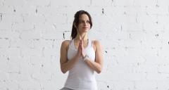 女性らしい身体に！すっと伸びた背筋とメリハリのあるバストを作る方法 - ビューティーガ