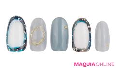 くすみカラーの今っぽ「囲み」ネイルは、粉雪ホイルで冬らしいトッピングを |