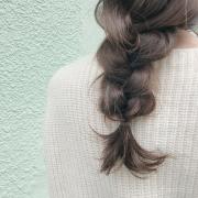 タートルネックに合わせたい！大人可愛いヘアアレンジ7選 -