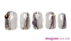 新年の幕開けは、カラフルな「水引ライン」ネイルでハッピーにスタート！ |