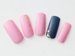 ネイルを1本だけ色違いにしてかわいく！ピンクネイルの色違いデザイン【10選】 |