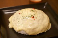 1/22は「カレーの日」！とろ～りチーズキーマに2種盛、白いカレーうどんまで…美味しくてフ