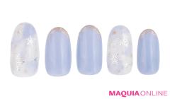 凛とした冬の空を彩る、雪と星が奏でる「ホワイトスノー」ネイル |