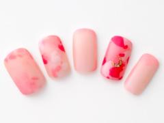 結婚式お呼ばれネイル40選｜ブライダルへ参列におすすめ流行りや親族ウケを押さえたおしゃ