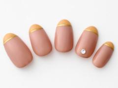 【365日ネイル】肌なじみがいいのにおしゃれ！ベージュ×マスタードのストレートフレンチネ