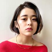 凛としたイメージも柔らかさも楽しめる、進化系ハイブリッドボブ |