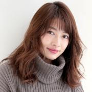 軽やかでフワッ♡ ニットに似合うニュアンスウェーブヘア |