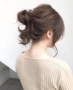 寝坊してもすぐまとまる♡ヘアピン不要で完成する“お団子アレンジ” -