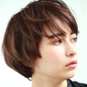 前髪長めの“マッシュショート”で、この春は差のつくおしゃれ女子に！ |