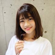 くるんと揺れるワンカールで好感度No.1。無敵の愛されミディアムボブ |