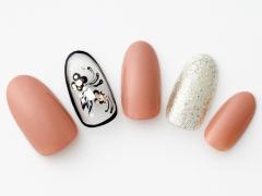 【365日ネイル】春の陽射しを取り込む“透け感アート”のベージュネイル |