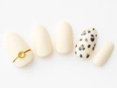 【365日ネイル】レオパード柄をマットコートで柔らかく…オフホワイトのマットネイル |