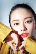シャネルのオレンジマットリップで山本舞香さんが最旬メイクにトライ |