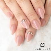 指先に透明感を。大人のためのシアーカラーネイルデザイン集 -