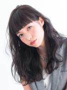 前髪あり×ロングヘア17選｜黒髪や、ストレートからパーマスタイルまでロングの今旬おしゃ