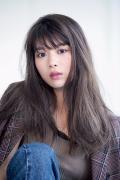 ディオールのマキシマイザーの新色は、濃いめパープルなのに春っぽい！？ 馬場ふみかさん