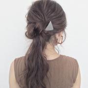 「隙」のある女はモテます♡抜け感あふれる“モテアレンジ”８選 -