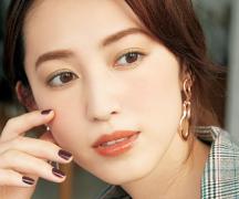 セルヴォークのシアーオレンジリップで凛としたおしゃれな美人顔に変身♪ |