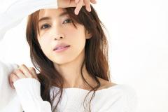 RMKの限定ピンクリップで休日メイク♪ ラフ塗りでナチュラルに仕上げる |