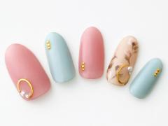 【365日ネイル】ポカポカ陽気に誘われて…春を感じるやわらかツートンネイル |