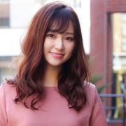 シースルーバングの“重めAラインロング”で、今っぽ上品な華やか女子に！ |