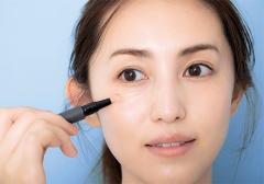 コンシーラーの順番は？いつ使う？｜スティックコンシーラーの正しい使い方、浮かないテ