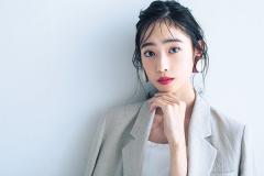 高橋ひかるさんもお気に入り♪ アンプリチュードのリップライナーだけのリップメイク |