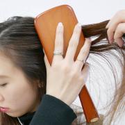 今すぐ見直したい！髪が生まれ変わる《正しいブラッシング》のやり方 - ビューティーガー