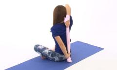 つら～い肩こりもスッキリ！肩こり緩和におすすめのタオルストレッチ - ビューティーガー