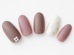 【365日ネイル】エレガントさの中に光の軽さをプラスしてスモーキーネイルにフレッシュさ