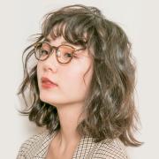 ふわボサ×ツヤ感が新しい、大人カジュアルなランダムウェーブボブ |