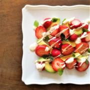 肌と心の潤いをたっぷり満たす♪「いちごとアボカドのサラダ」Today’s SALAD #70 |