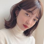ショコラブラウンで仕上げる、大人リラクシーなふんわり外ハネロブ |