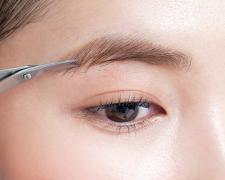 眉毛が長い人、しっかり生える派に！眉の切り方・カットのやり方とおすすめ眉メイク |