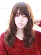 小顔も女らしさも叶う、Sラインのうねりウェーブロング |